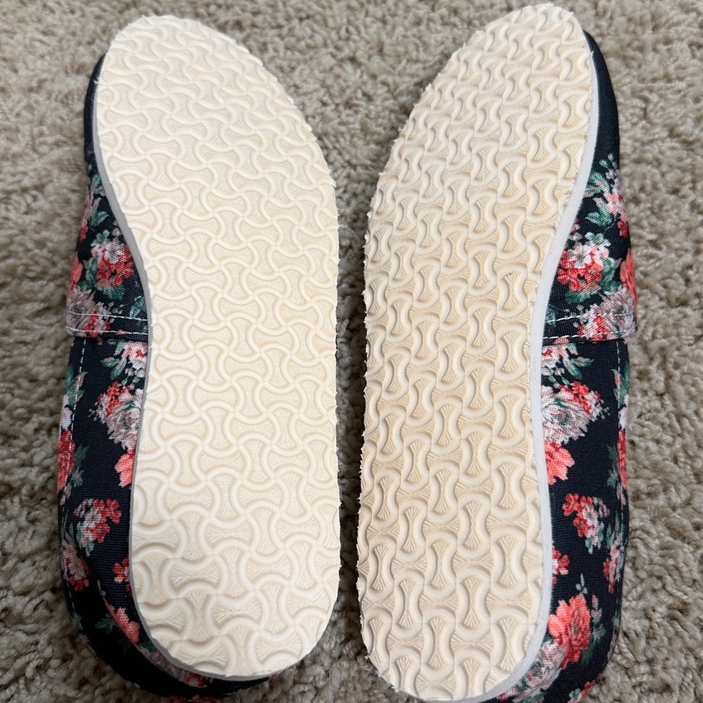Groove Bags Custom Kicks Yorkshire Terrier Floral Slip On Canvas Flats - Picture 8 of 9